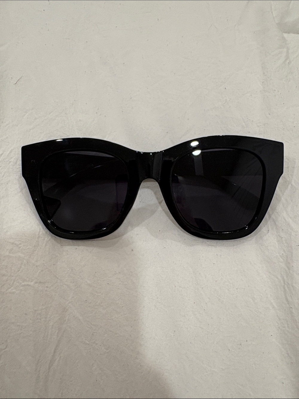 Kurt Geiger Black Sunglasses with Gold Logo Temples - Picture 2 of 4